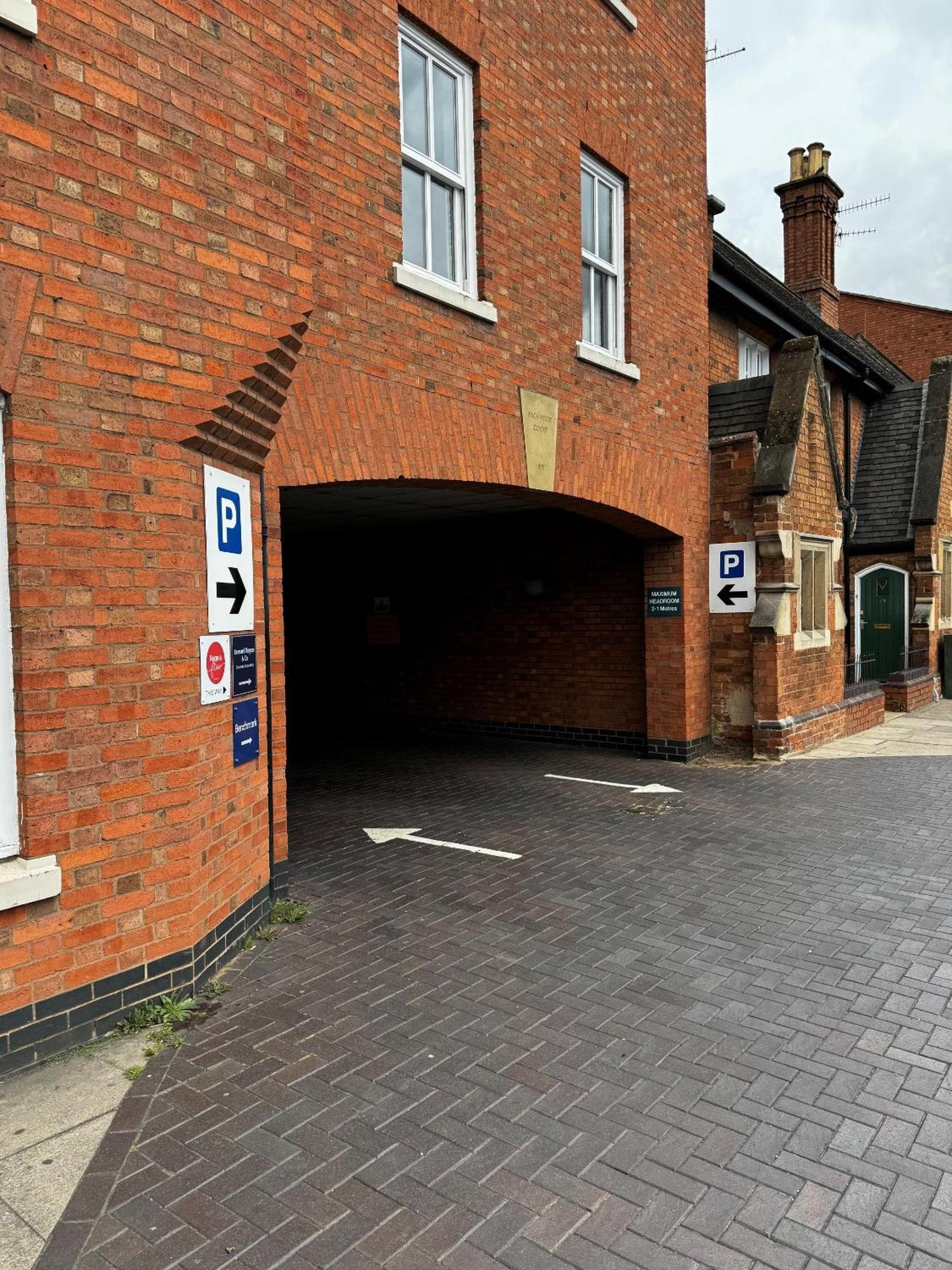 Apartament Romeo'S Arch High End Luxury In Centre Of Stratford With Parking Zewnętrze zdjęcie